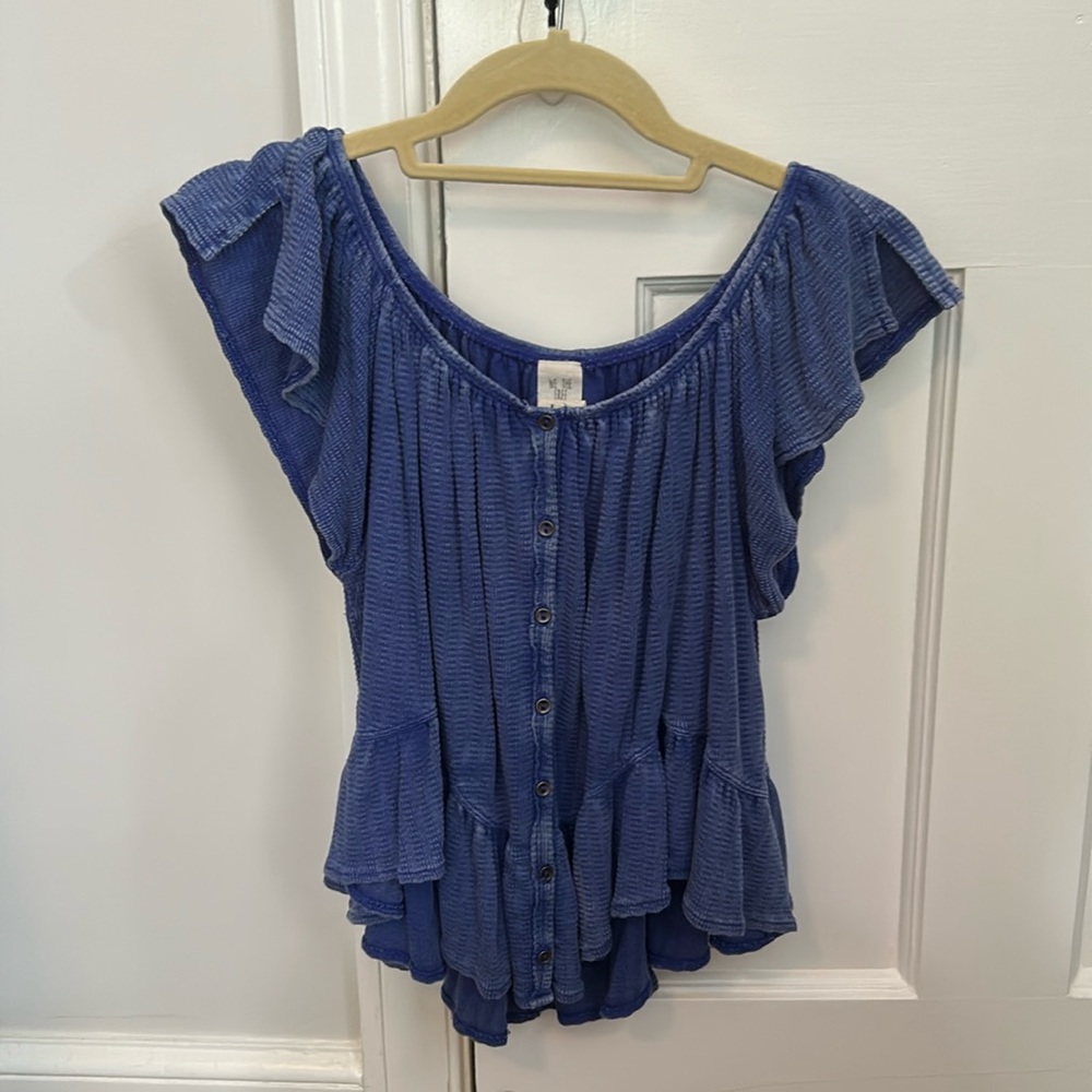 Short sleeve blue flowy top